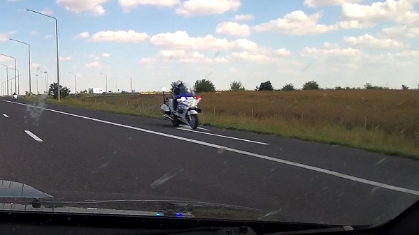 Motociclete noi - politia autostrada soarelui.00_00_27_27.Still001.jpg Motociclete noi politia autostrada soarelui 00 00 27 27 Still001