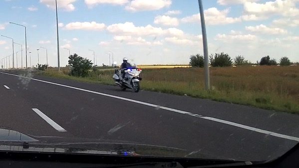 Motociclete noi - politia autostrada soarelui.00_00_28_28.Still002.jpg Motociclete noi politia autostrada soarelui 00 00 28 28 Still002